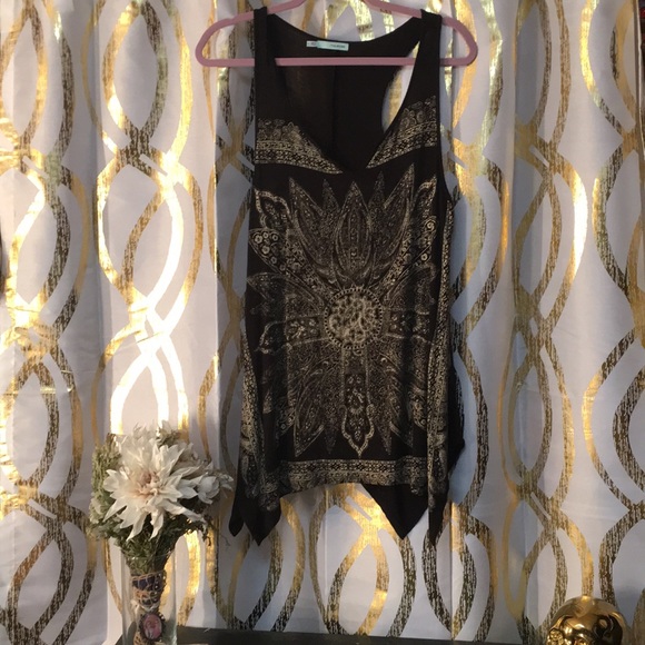 Maurices Tank - Picture 1 of 3